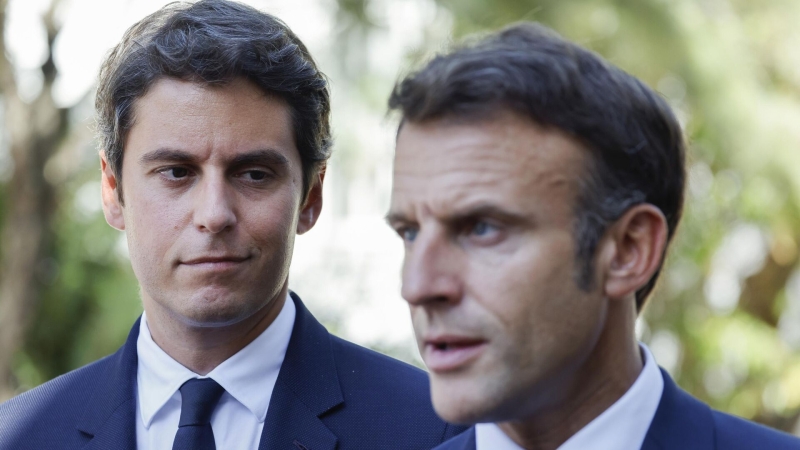 Премьер Франции в понедельник намерен подать в остатку