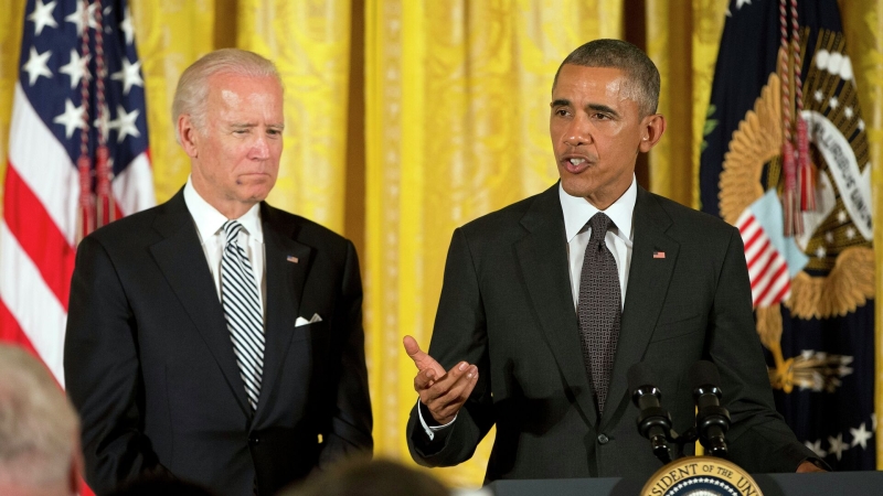 СМИ: команда Байдена пыталась отомстить политику за призывы выйти из гонки